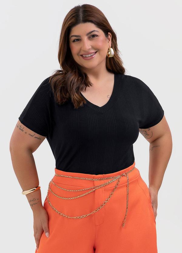 Blusa Plus Size com Decote V Canelada Preto