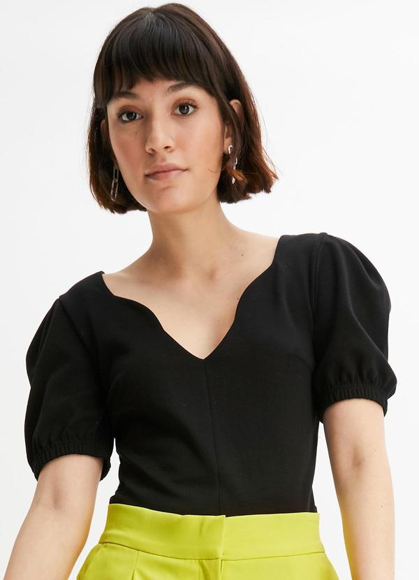 Blusa Preta em Malha Crepe