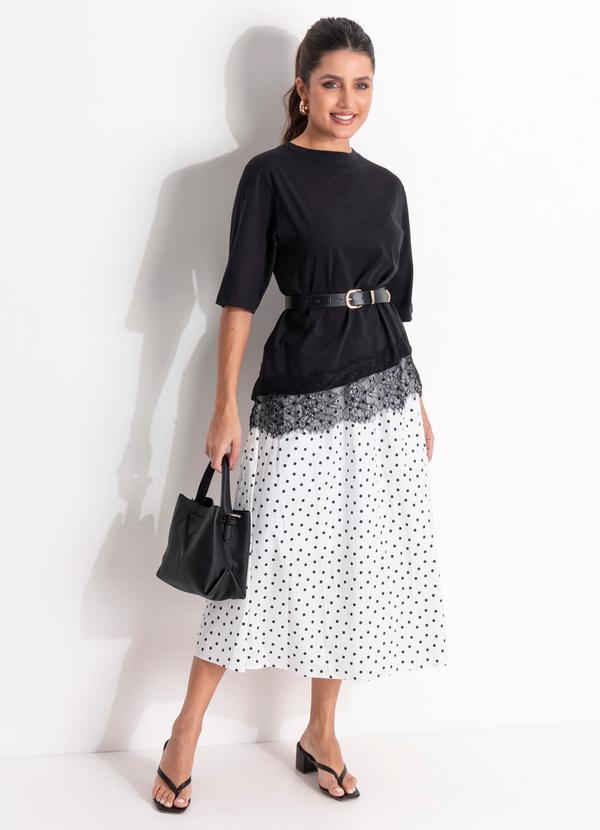 Blusa Preta em Malha de Algodão com Detalhe de Renda