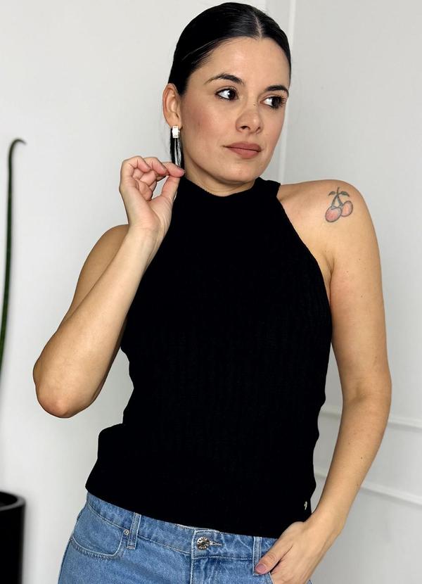 Vista 2 Blusa Regata Tricot Gola Alta Preto Doce Tom Doce Tom