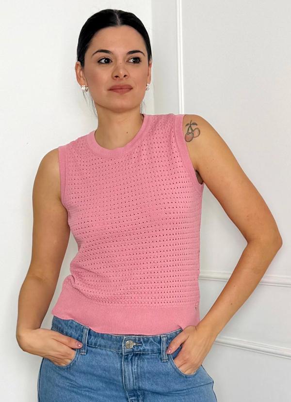 Vista 2 Blusa Regata Tricot sem Manga Telada Rosa Doce Tom Doce Tom