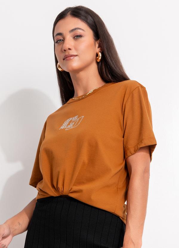 Camiseta com Aplicação Marrom