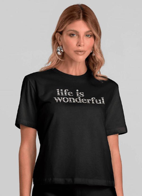 Camiseta Feminina com Estampa e Rebite Preto