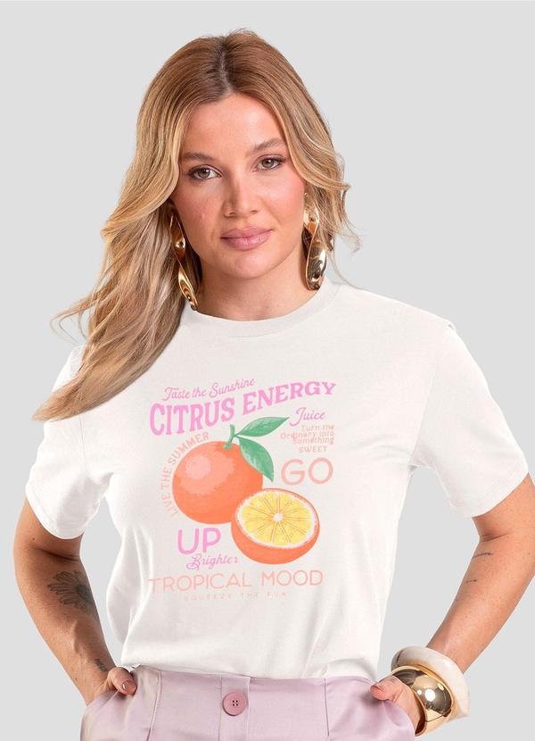 T-Shirt Feminina com Estampa de Frutas Bege