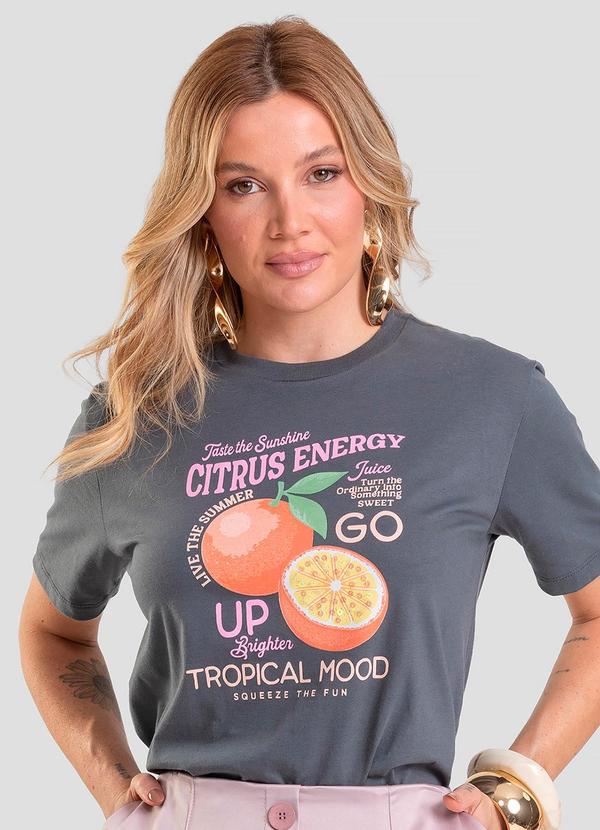 T-Shirt Feminina com Estampa de Frutas Cinza