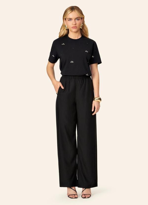 T-Shirt Feminina Cotton com Aplicações Preto