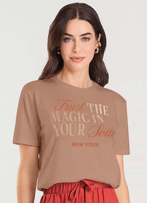Vista 2 T-Shirt Feminina Manga Curta Marrom Dianna Dianna