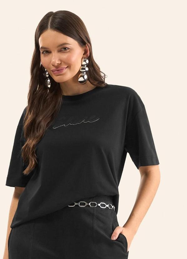 T-Shirt Manga Curta Estilosa Preto