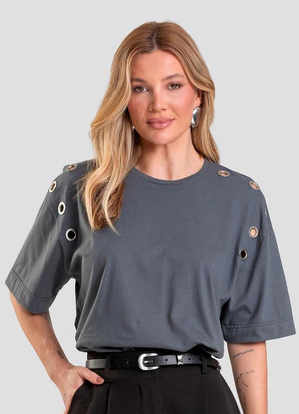 T- Shirt Oversized Feminina com Ilhós Cinza