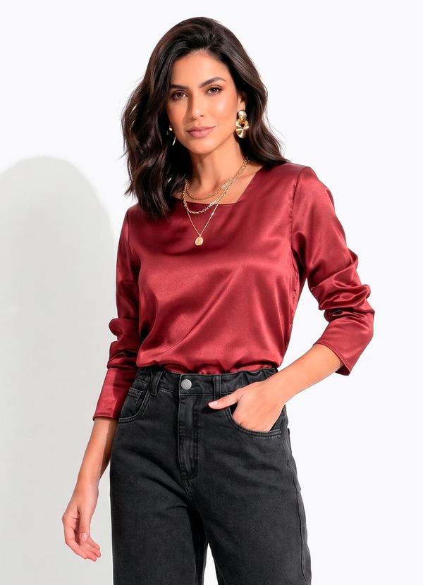 Blusa Bordô em Tecido Acetinado