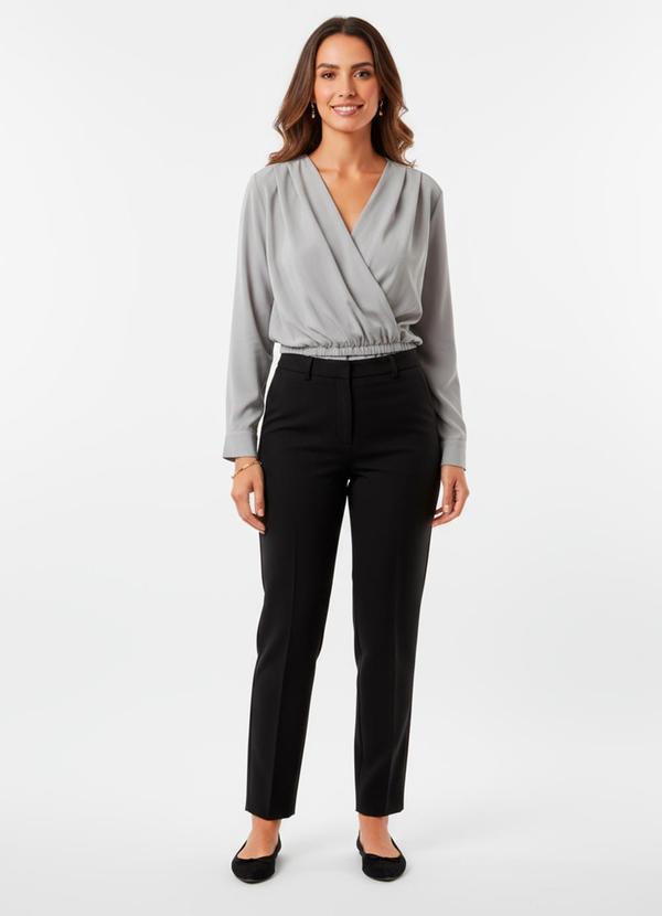 Blusa Cinza em Crepe Plano