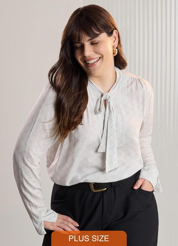 Blusa com Amarração Plus Size Cinza