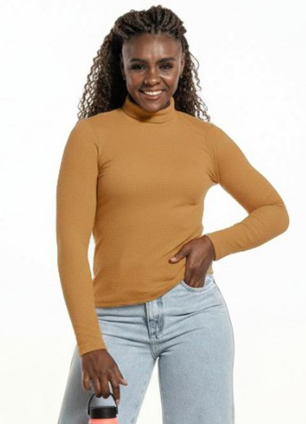 Blusa com Gola Alta que Vira Bege