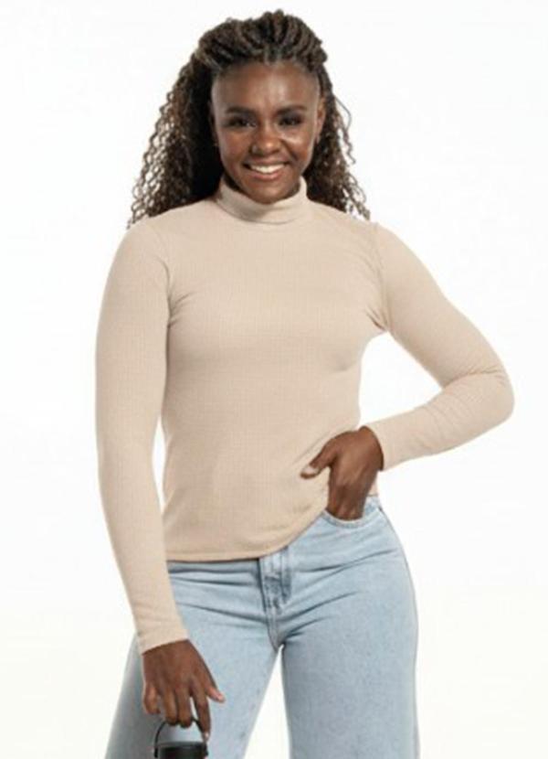 Blusa com Gola Alta que Vira Branco