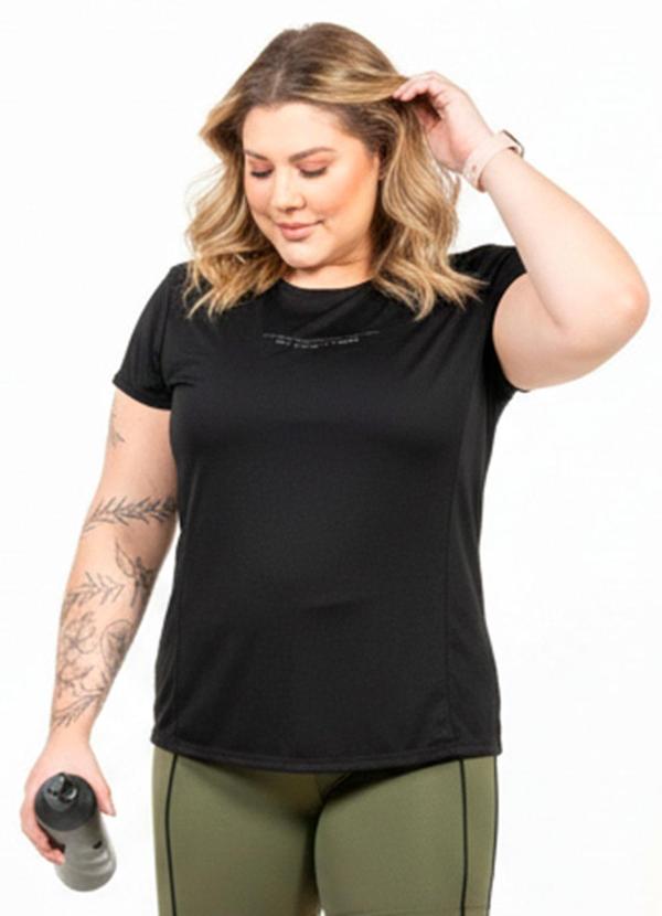 Blusa com Recorte Plus Size Preto