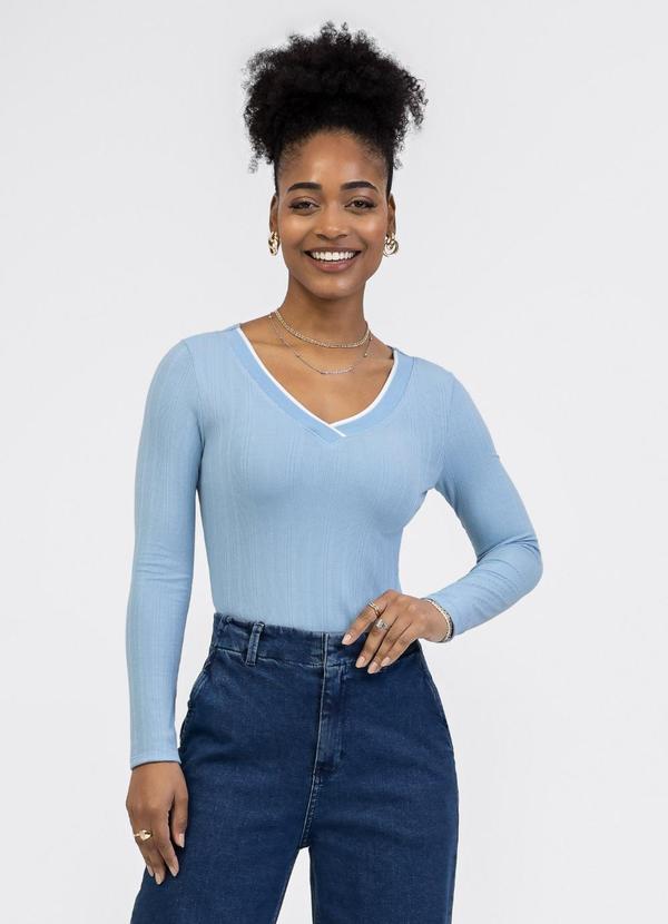 Blusa Decote V em Canelado Azul Claro