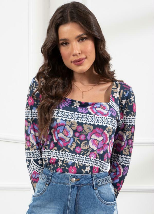 Vista 2 Blusa Floral Marinho com Decote Quadrado Quintess Quintess