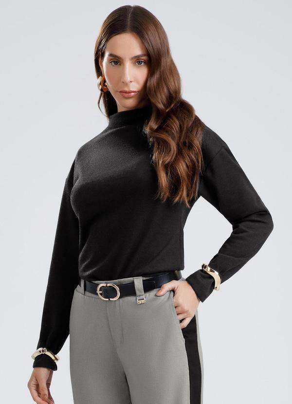 Blusa Gola Alta em Tecido Texturizado Preto