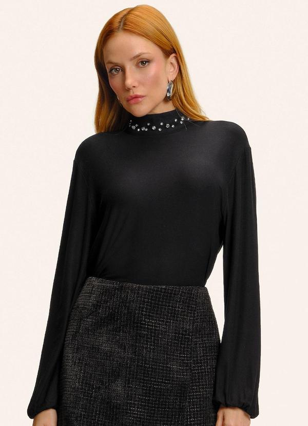 Blusa Manga Longa Gola com Rebite Preto