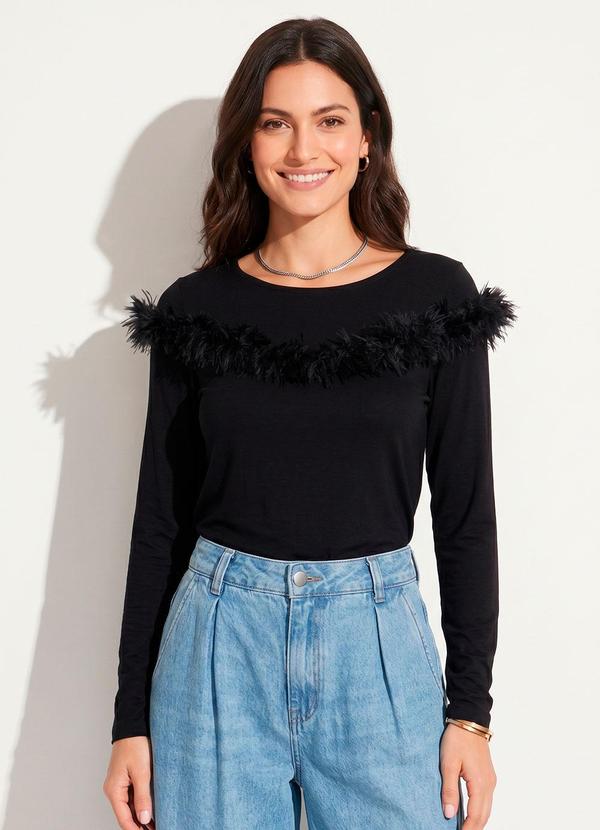 Blusa Preto com Detalhe em Plumas Frontal