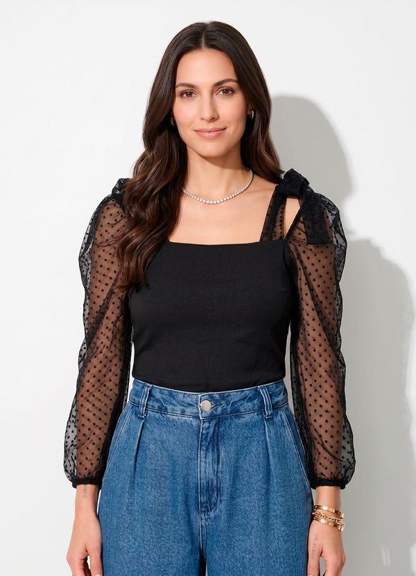 Blusa Preto em Crepe Plano com Tule.