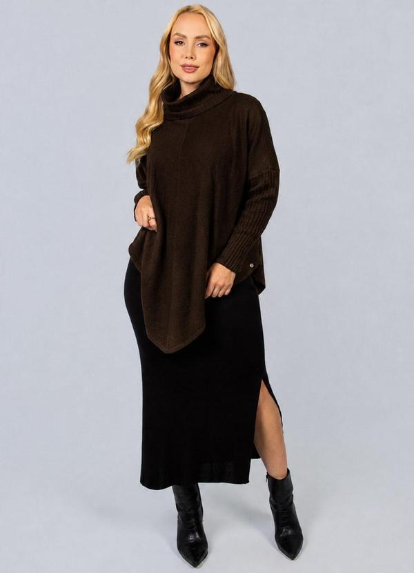 Poncho Feminino de Tricô Gola Alta Marrom