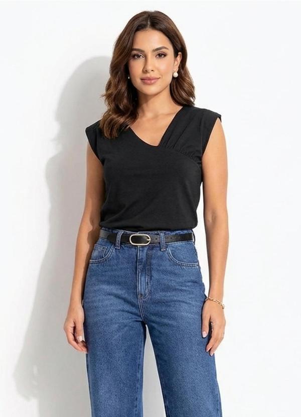 Blusa Assimétrica Preta em Microflex