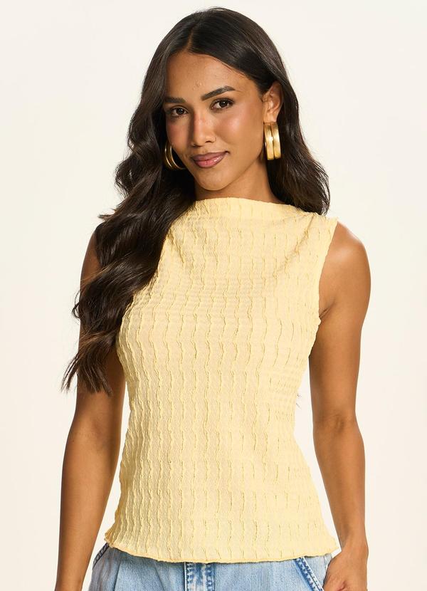 Blusa Regata Texturizada com Gola Alta Amarelo