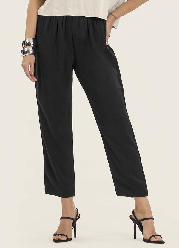 Calça Feminina em Alfaiataria Preto
