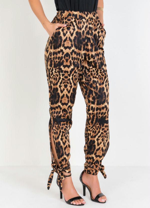 Calça Jogger Onça com Fendas e Amarração
