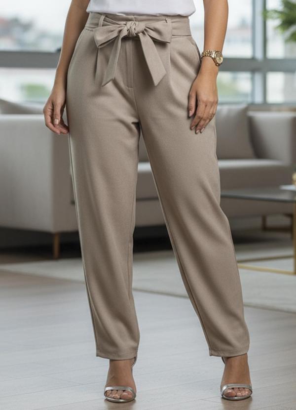 Calça Cigarrete em Malha Suede com Cinto e Modelagem Alfaiataria