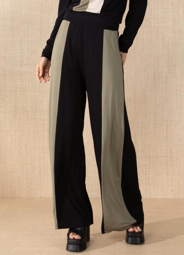 Calça Preta/Verde Soltinha com Recortes