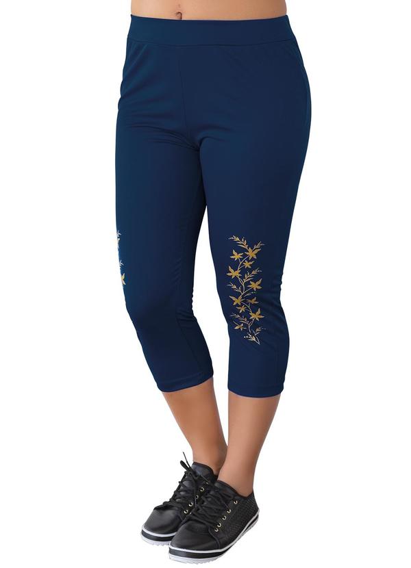 Calça Corsário Azul com Estampa Localizada