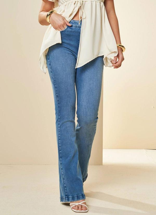 Vista 2 Calça Flare Tulipa em Jeans com Elastano Azul Doce Trama Doce Trama