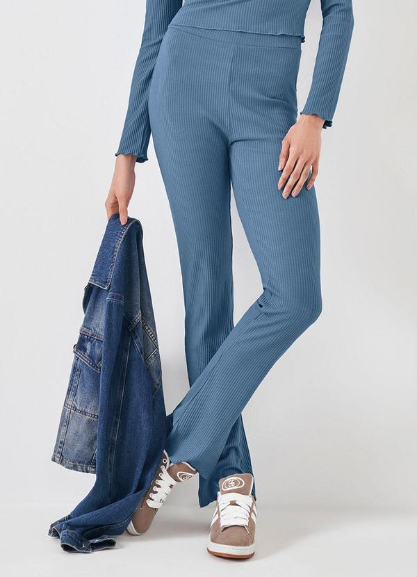 Calça Slim Flare em Ribana Azul