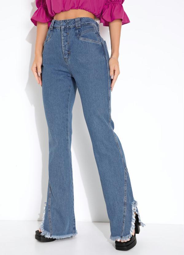 Calça Jeans Boot Cut com Barra Desfiada Sawary
