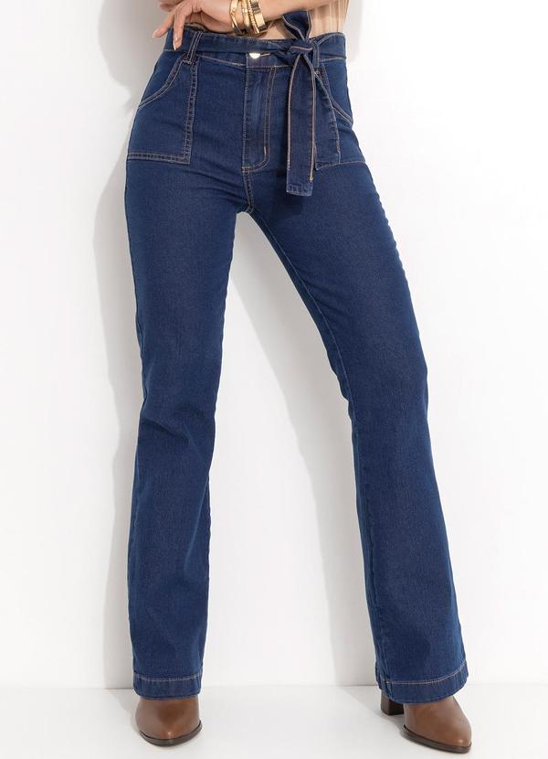 Calça Jeans com Bolsos Funcionais e Faixa