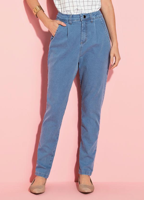 Calça Mom Jeans Clara com Pregas na Cintura