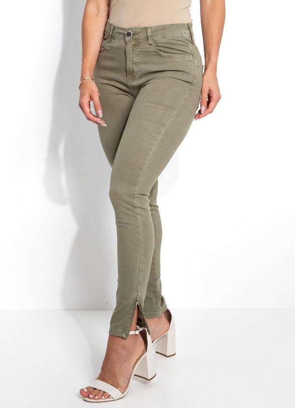 Calça Skinny Verde em Sarja
