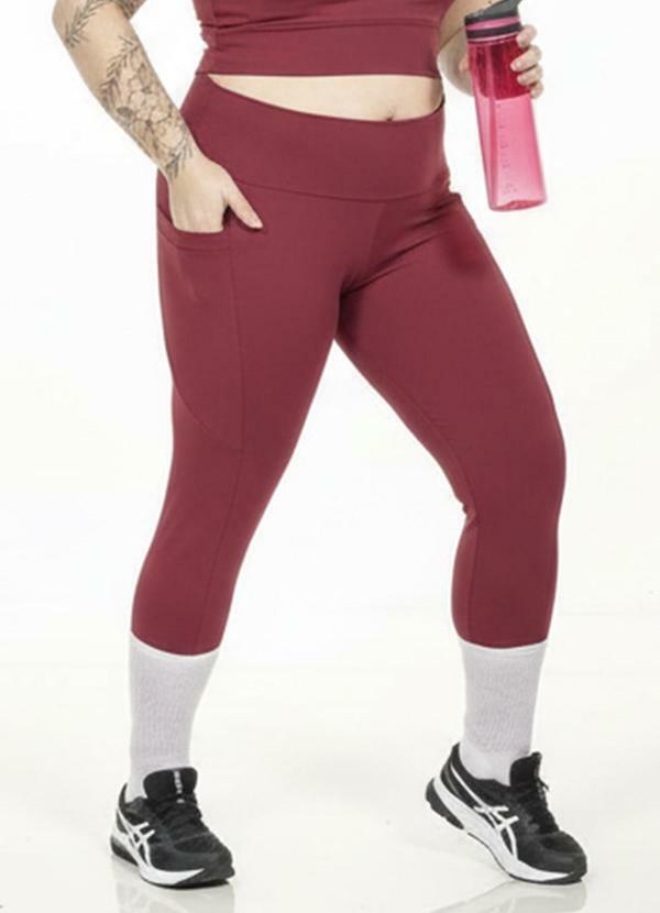 Legging Plus Size com Bolsos Bordo