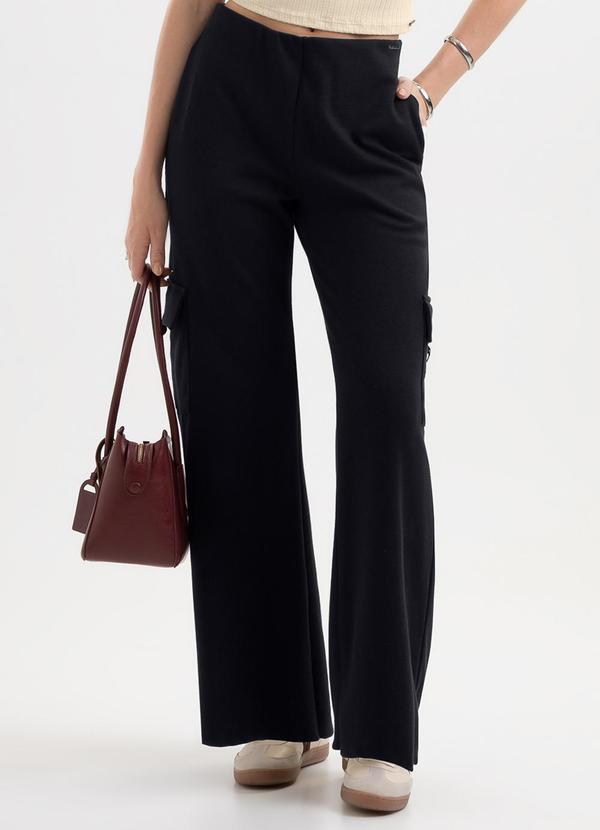 Calça Cargo em Tecido Texturizado Preto