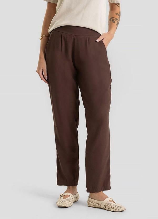 Calça Pantalona Feminina em Alfaiataria Marrom