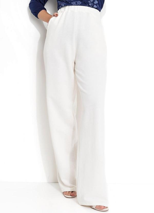 Calça Pantalona Off White com Bolsos Funcionais
