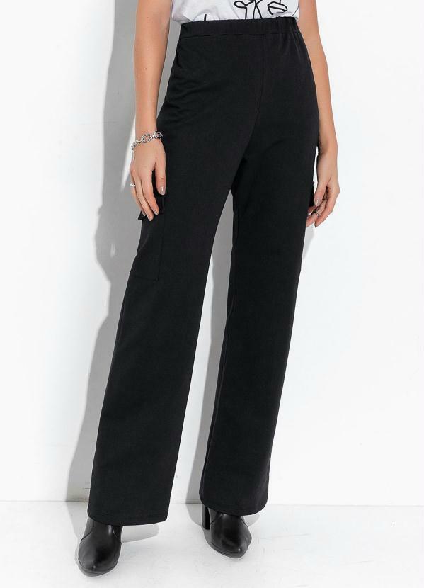 Calça Preta com Bolsos Funcionais