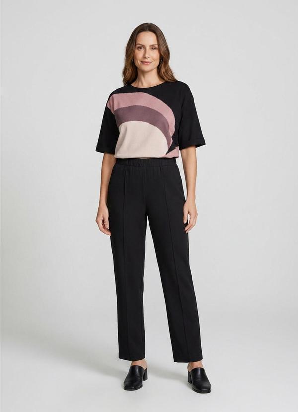 Calça Feminina Reta com Recortes Preto
