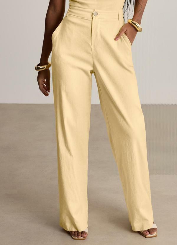 Calça Reta com Bolsos em Tecido Amarelo
