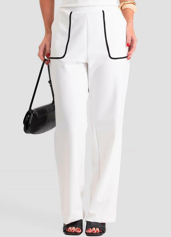 Calça Reta Feminina com Bolsos Bege