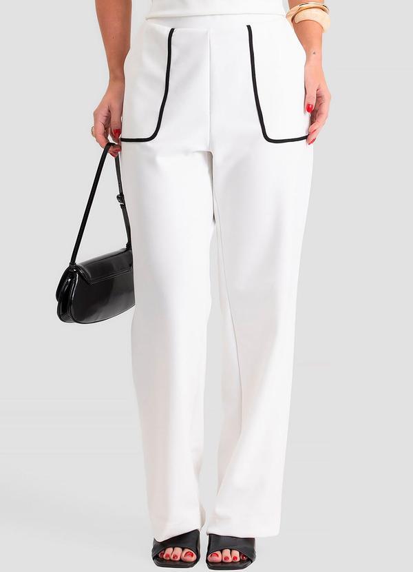 Calça Reta Feminina com Bolsos Bege