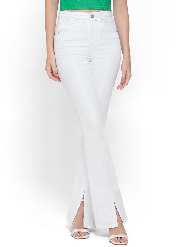 Calça Branca Boot Cut em Sarja