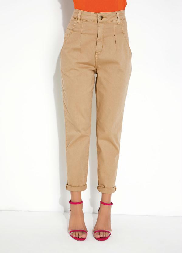 Calça Cáqui Mom Jeans com Bolsos Sawary